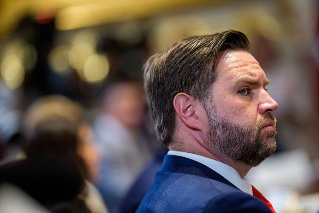 vance-diz-que-testar-arsenal-nuclear-e-vital-para-seguranca-dos-eua