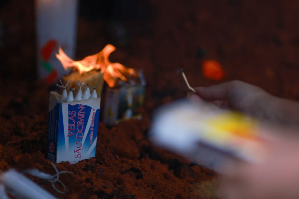 dia-de-finados:-tumulos-sao-soterrados-no-campo-da-esperanca