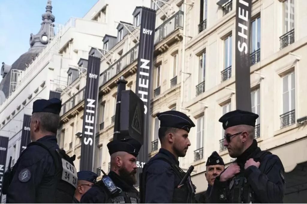 paris-abre-1a-loja-fisica-da-shein-em-meio-ao-caso-de-bonecas-infantis