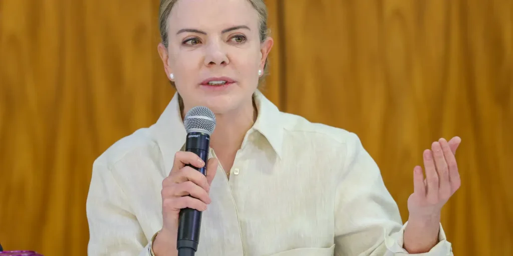 gleisi-divulga-apoio-a-presidenta-do-mexico,-alvo-de-assedio