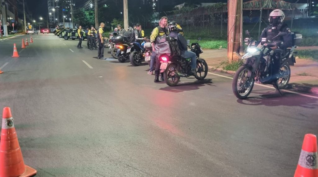 entregadores-sao-autuados-por-dirigir-sem-habilitacao,-em-aguas-claras