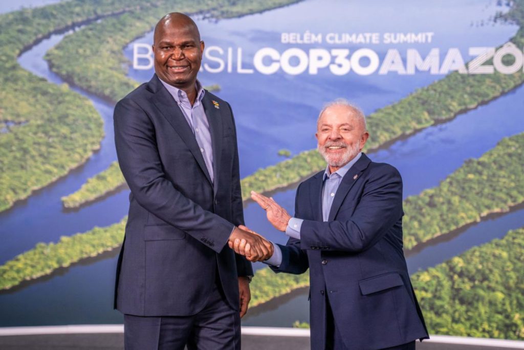 lula-brinca-com-altura-do-presidente-de-mocambique-em-evento-pre-cop30