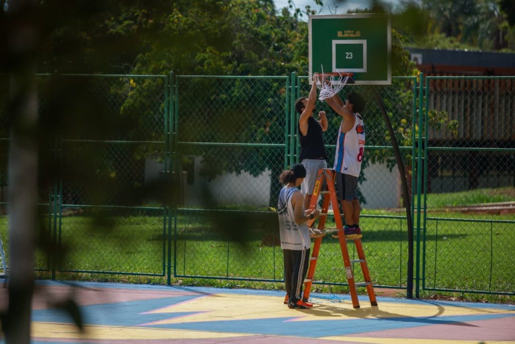 projeto-transforma-quadras-de-basquete-em-espacos-de-inclusao-no-df