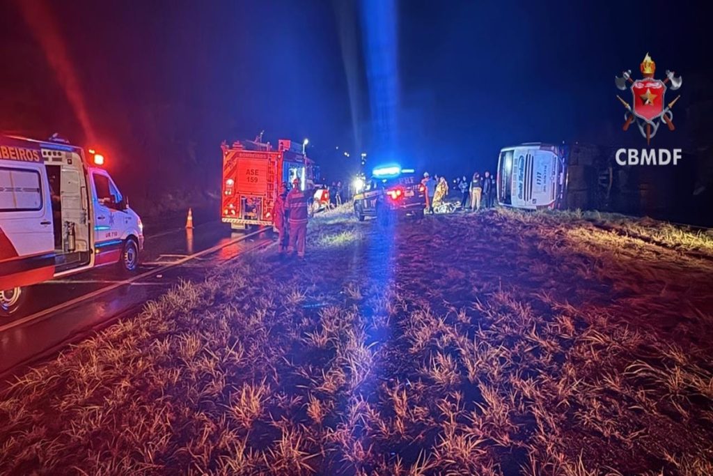 acidente-de-onibus-com-guincho-deixa-mais-de-23-feridos-no-df