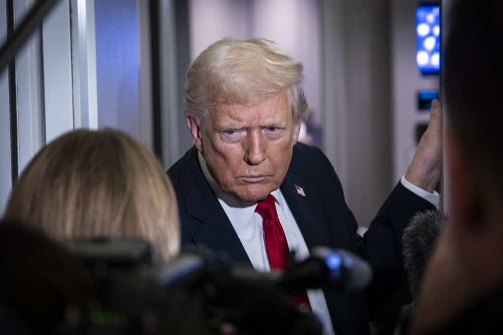 trump-intensifica-ataques-contra-mulheres-jornalistas:-“feia-e-porca”