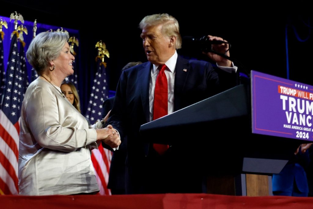 trump-defende-chefe-de-gabinete-que-o-comparou-com-alcoolatra